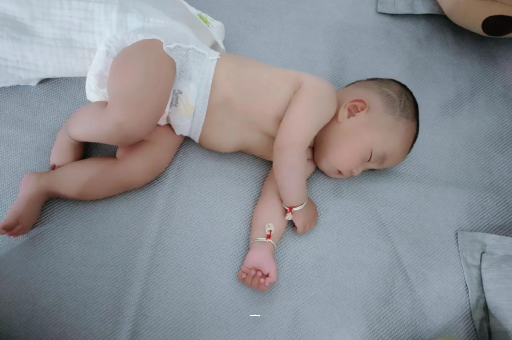 昌都宝宝脚心出汗怎么回事